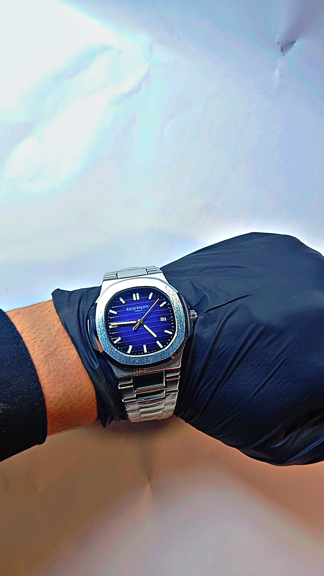 PATEK PHILIPPE ROUND WATCH – BLUE DIAL & SILVER CASE